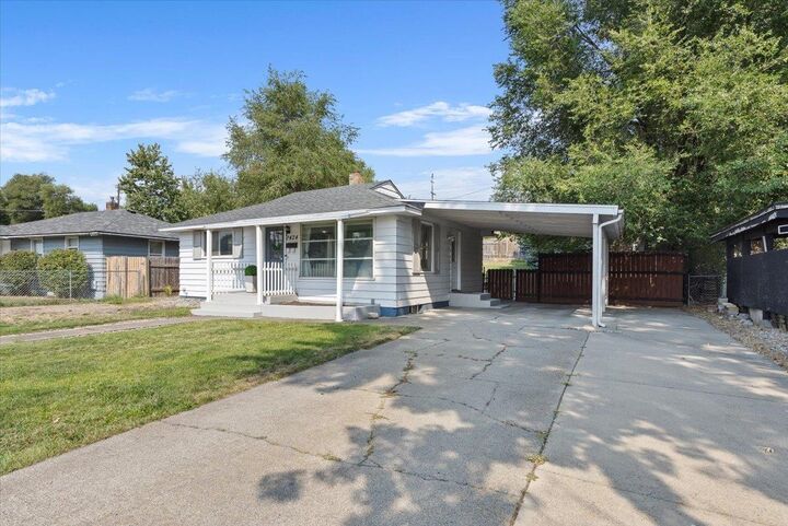 Property Photo:  2424 W Decatur Ave  WA 99205 