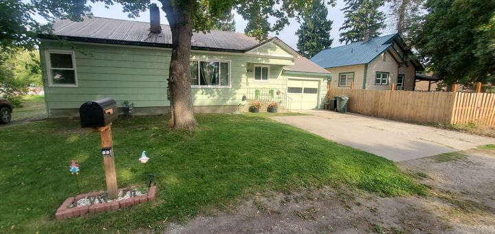 Property Photo:  304 N Third St  WA 99109 