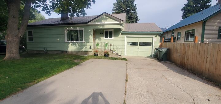 Property Photo: 304 N Third St WA 99109