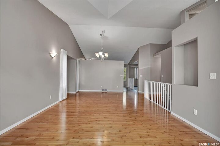 Property Photo:  302 Blackthorn Crescent  SK S7B 1V1 