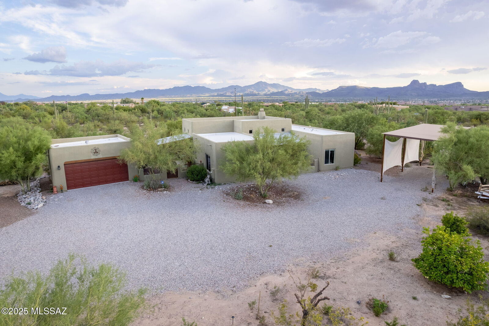 Property Photo: 10375 N Blue Bonnet Road AZ 85742