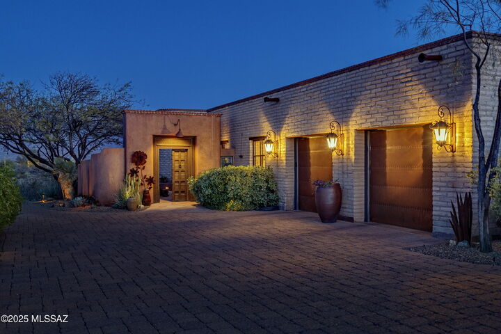 535 E Dusty View Drive  Oro Valley AZ 85755 photo