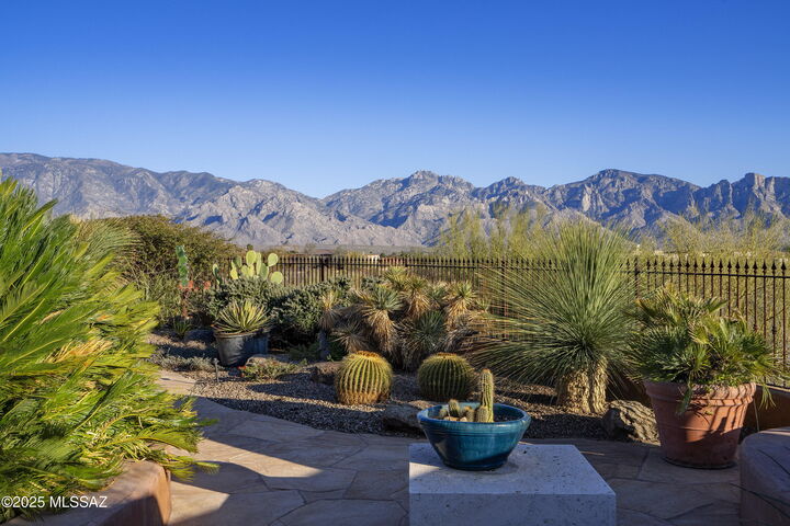 535 E Dusty View Drive  Oro Valley AZ 85755 photo