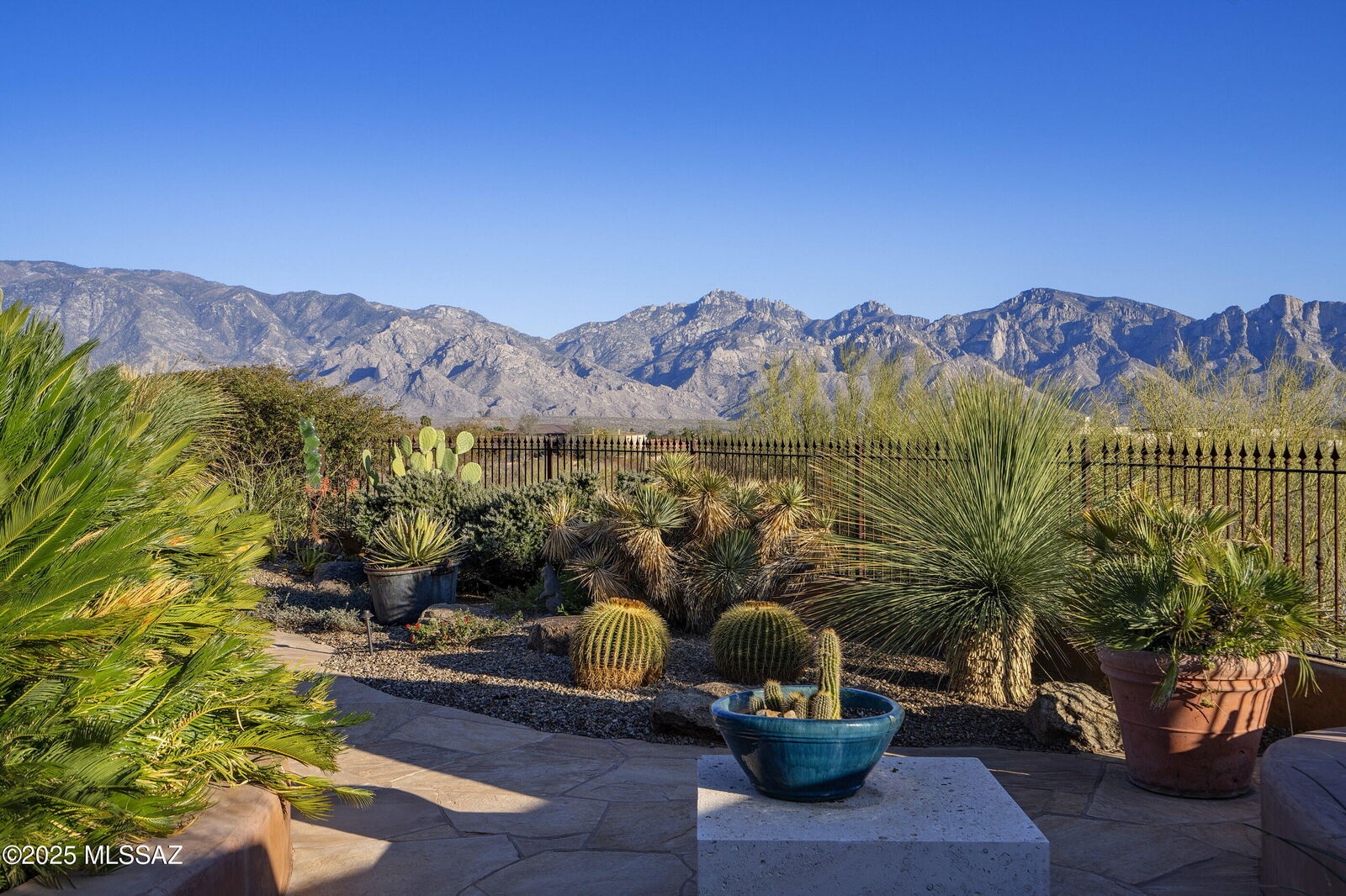 Property Photo: 535 E Dusty View Drive AZ 85755