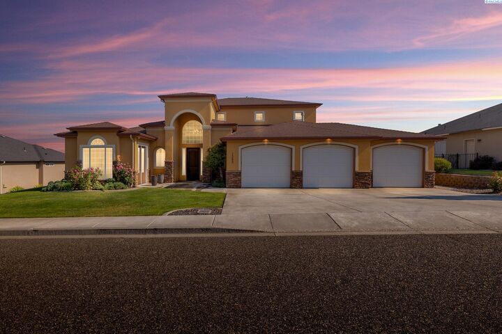 Property Photo: 1352 Westgate Way WA 99352