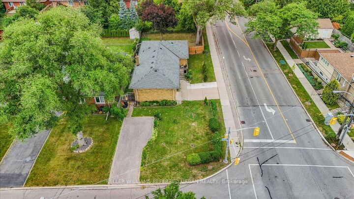 Photo de la propriété: 182 Park Home Avenue ON M2R 1A2