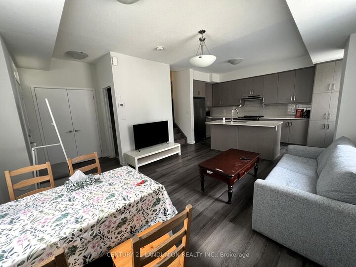 Property Photo:  11 Almond Blossom Mews 140  ON L4K 0N7 