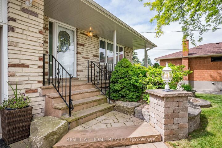 Property Photo: 109 Crawforth Street ON L1N 3S4