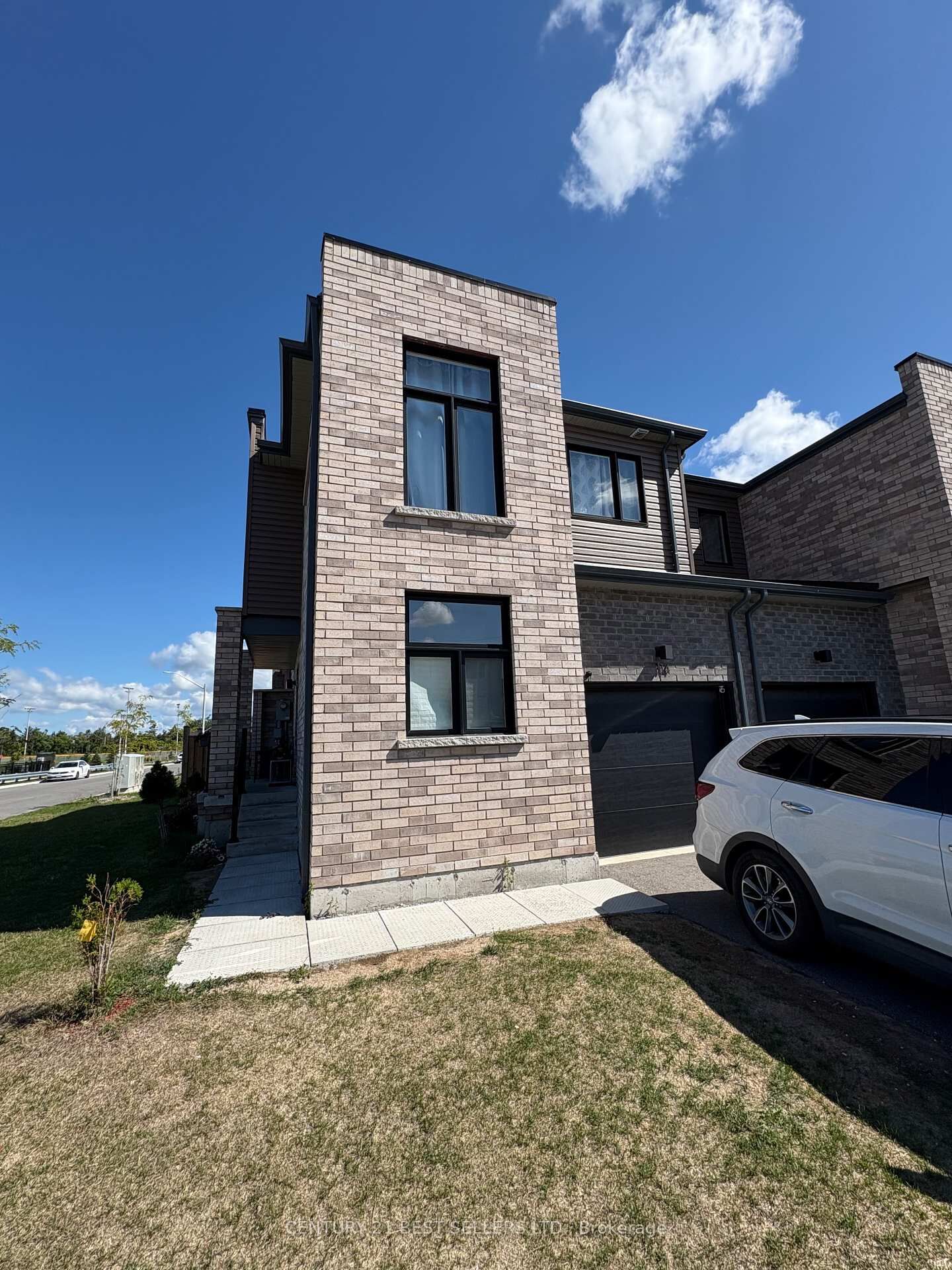 Photo de la propriété:  114 Fairlane Avenue  ON L9J 0M5 