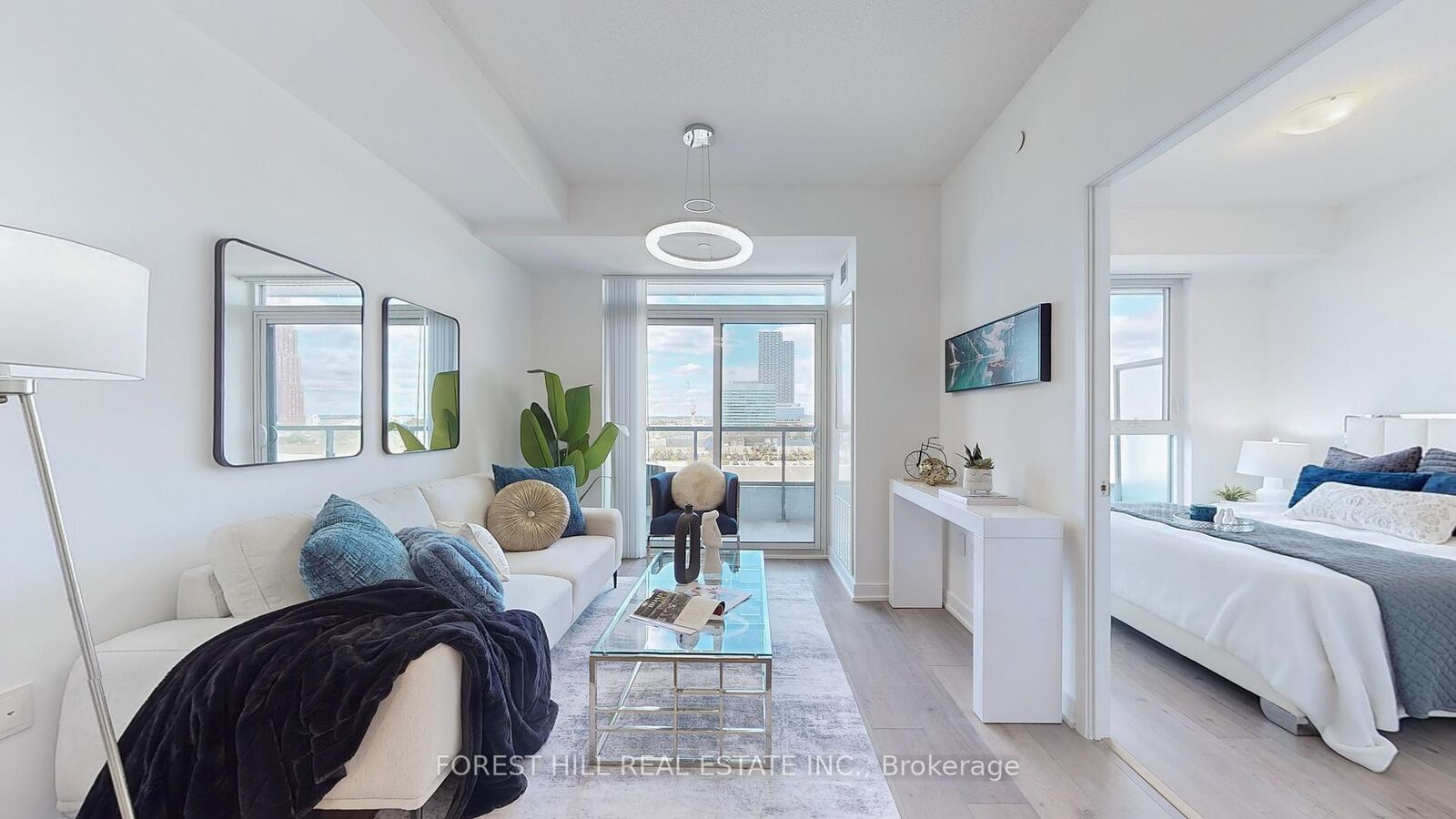 Property Photo:  38 Honeycrisp Crescent 818  ON L4K 0M7