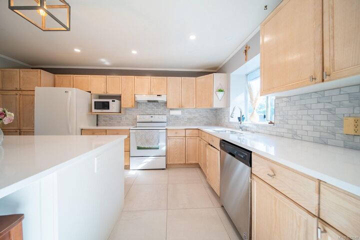 Property Photo: 5668 Rutherford Rd BC V9T 6R2