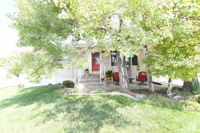 Property Photo: 722 W 2175 S UT 84087