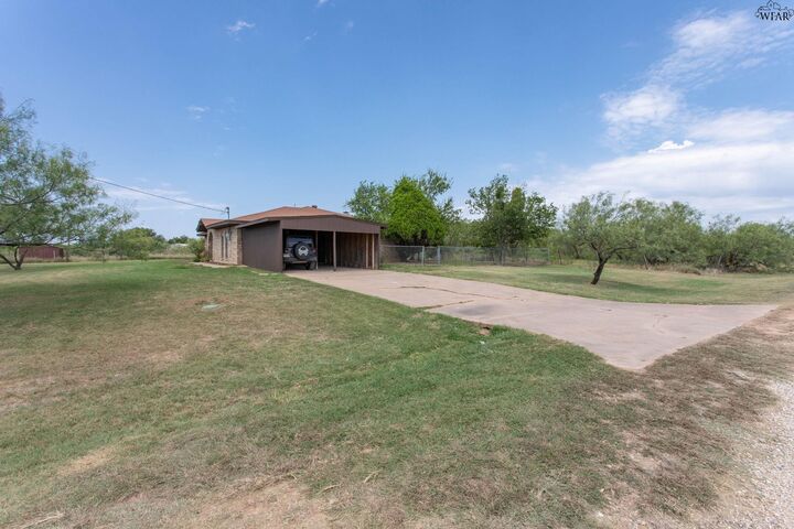 Property Photo: 914 Nakomis Trail TX 76310