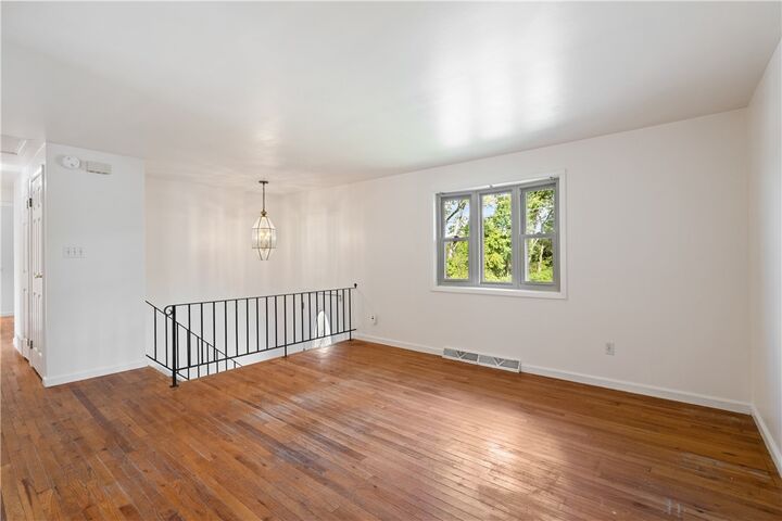 Property Photo:  508 Presque Isle Dr  PA 15239 