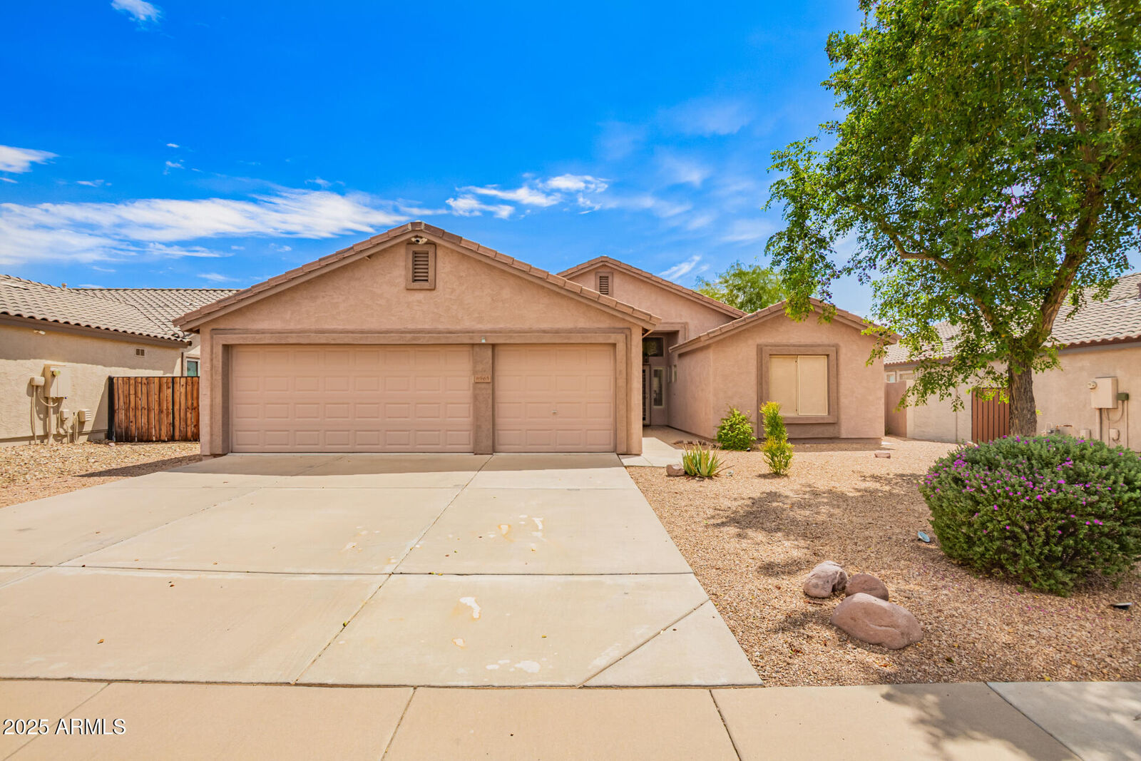 Property Photo:  6965 E Hacienda La Noria Lane  AZ 85118 