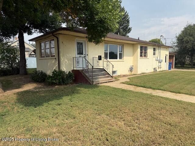 Property Photo:  507 2nd Street E  ND 58601 