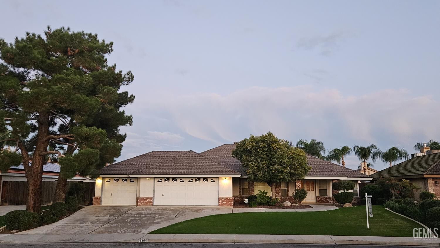 Property Photo:  5504 Danbury Court  CA 93312 