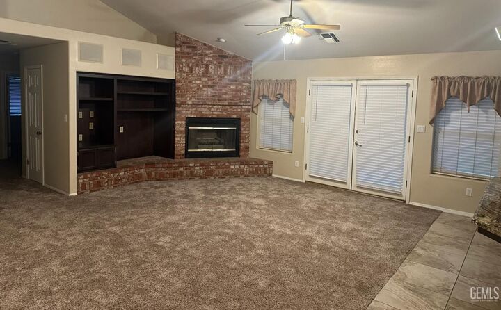 Property Photo: 5504 Danbury Court CA 93312