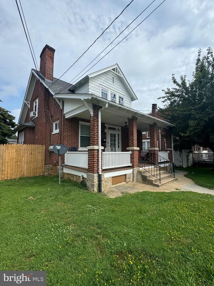 Property Photo: 885 Manor Street PA 17603