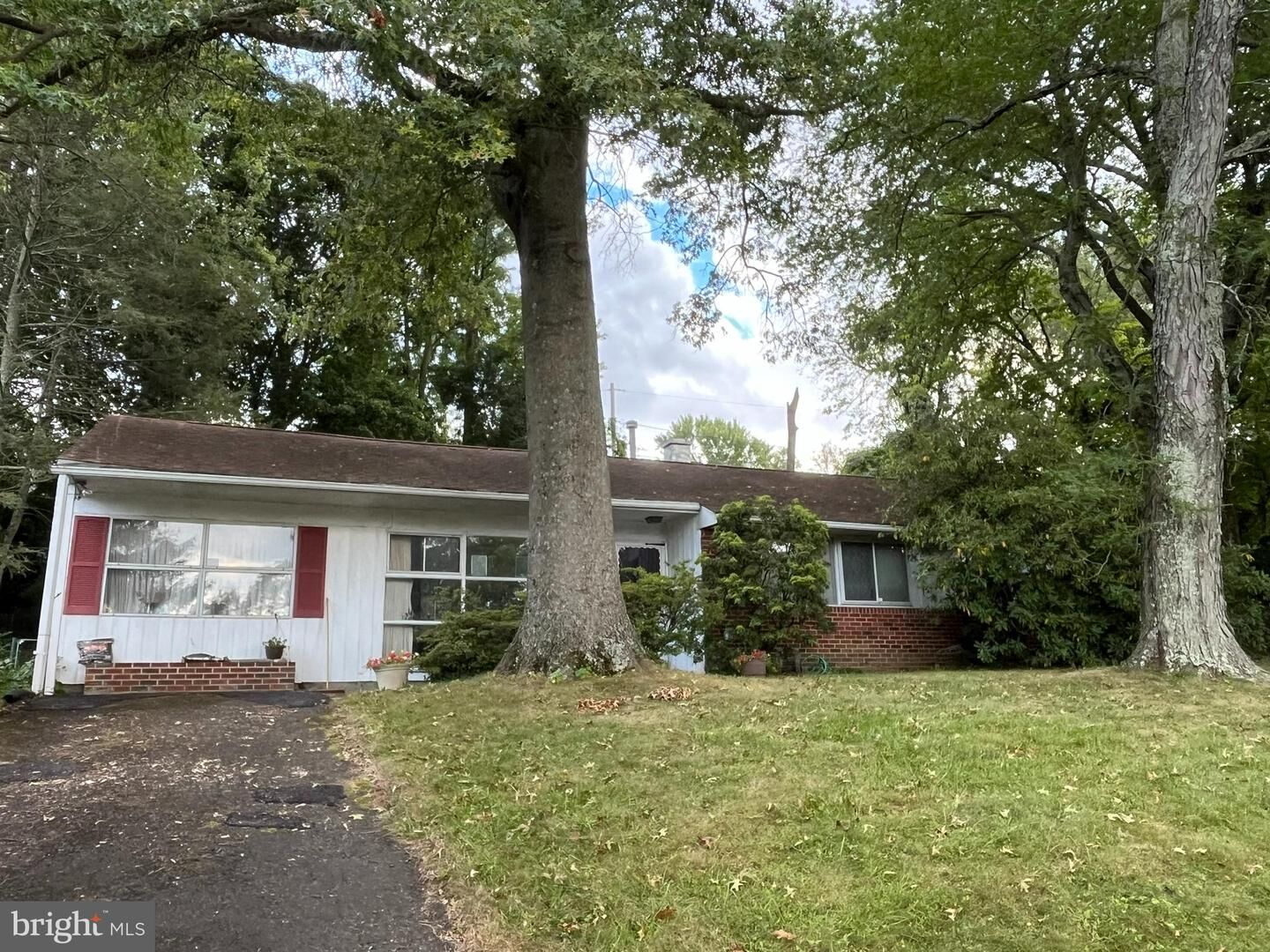 Property Photo:  1306 Stotesbury Avenue  PA 19038 
