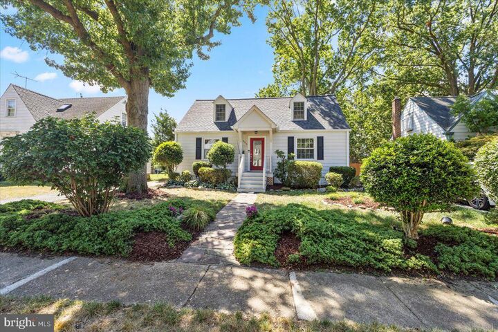 Property Photo:  906 17th Street S  VA 22202 