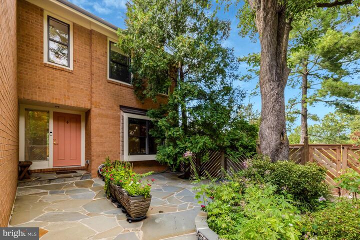 Property Photo: 11088 Glade Court VA 20191