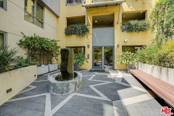 Property Photo: 1517 S Bentley Ave CA 90025