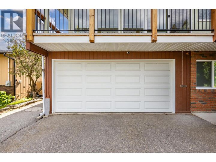 Photo de la propriété:  2415 Collingwood Road  BC V1Z 2C3 