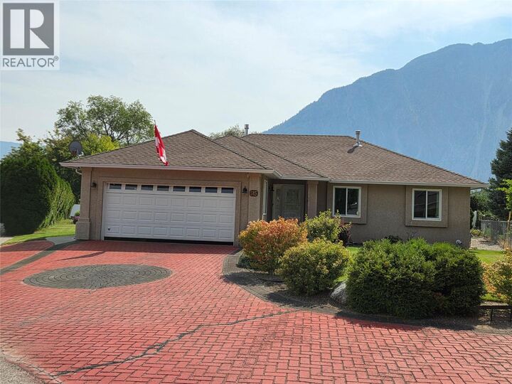 Property Photo: 515 Vanderlinde Drive BC V0X 1N2
