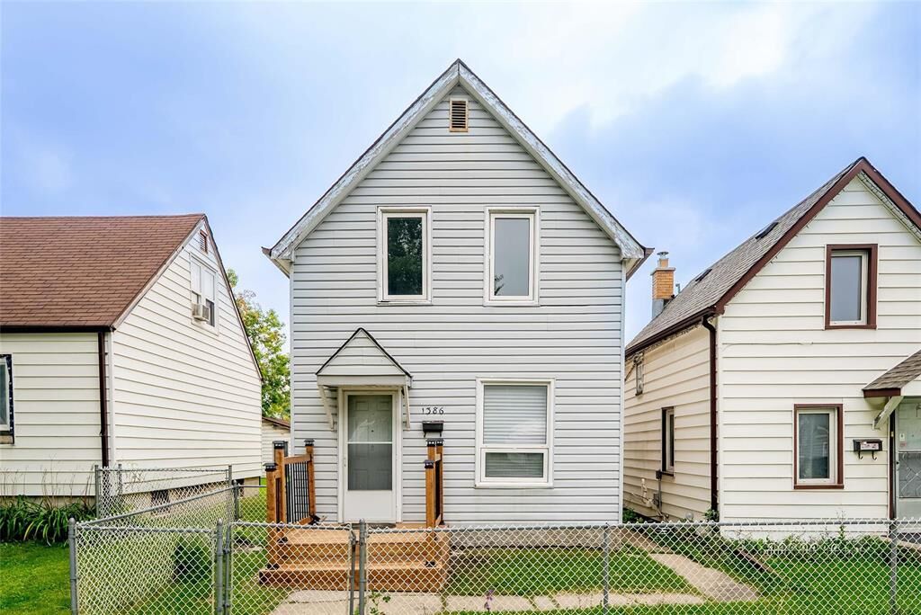 Property Photo:  1386 Manitoba Avenue  MB R2P 0L1 