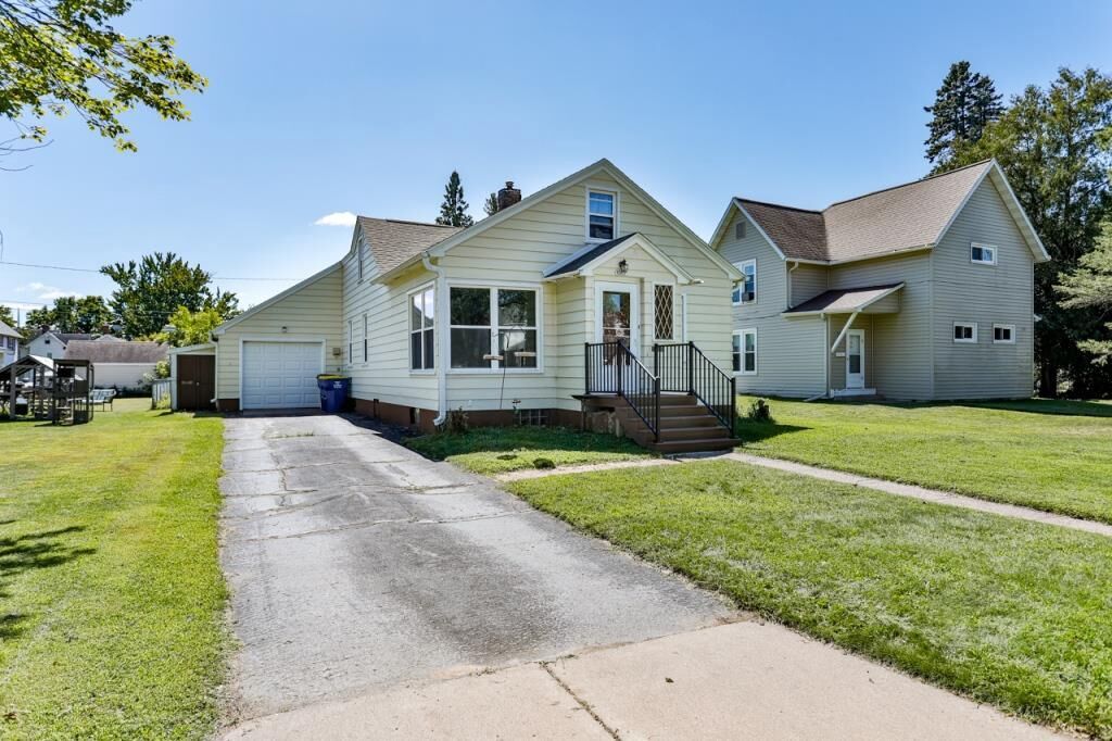Property Photo: 1007 East 7th Street WI 54452