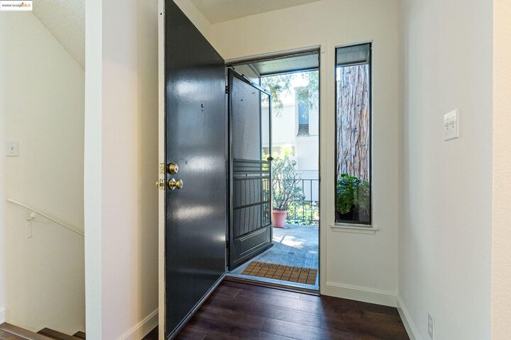 Property Photo: 1018 Sahara Ct CA 94541