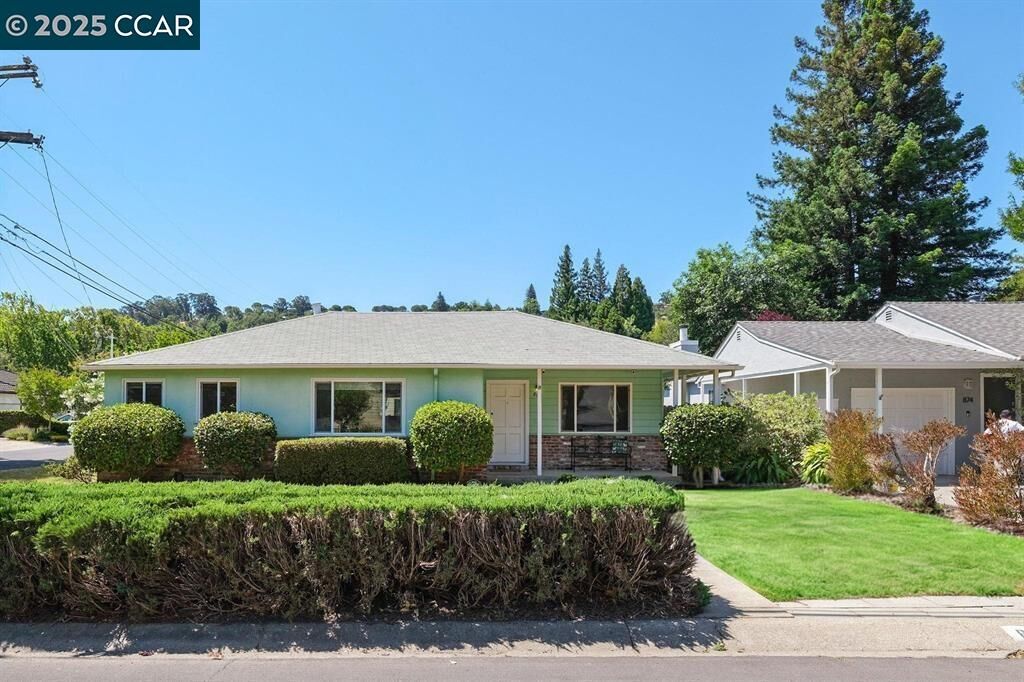 Property Photo: 884 Juanita Dr CA 94595