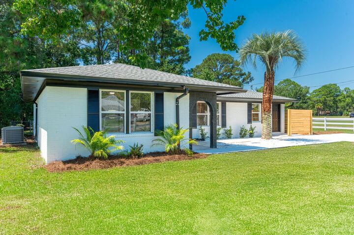 Property Photo: 38 NW Deal Avenue FL 32548