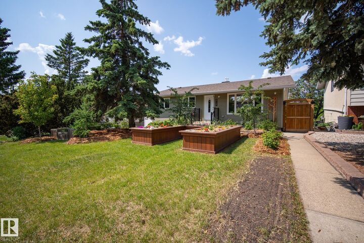 Property Photo: 6136 40 Avenue NW AB T6L 1N7
