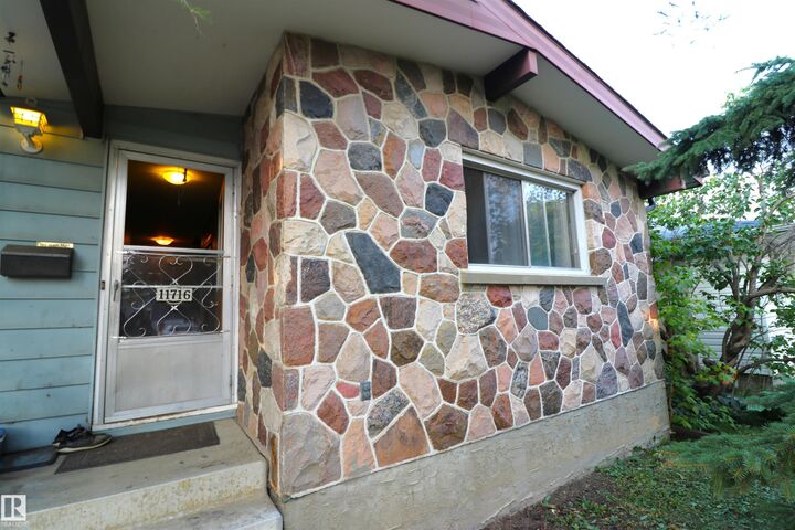 11716 42 Avenue NW  Edmonton AB T6M 1A7 photo
