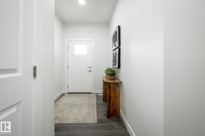 Property Photo:  2639 5 Avenue SW  AB T6X 3H9 
