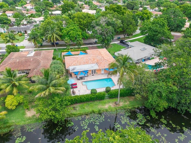 Property Photo: 11886 NW 24th St FL 33065