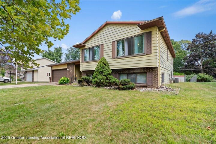 Property Photo:  2524 Newport Dr Drive  MI 48906 