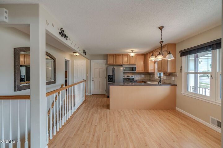 Property Photo:  1920 N 2nd Street  ND 58501 