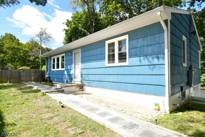Property Photo:  5 Cottage St  NJ 07920 