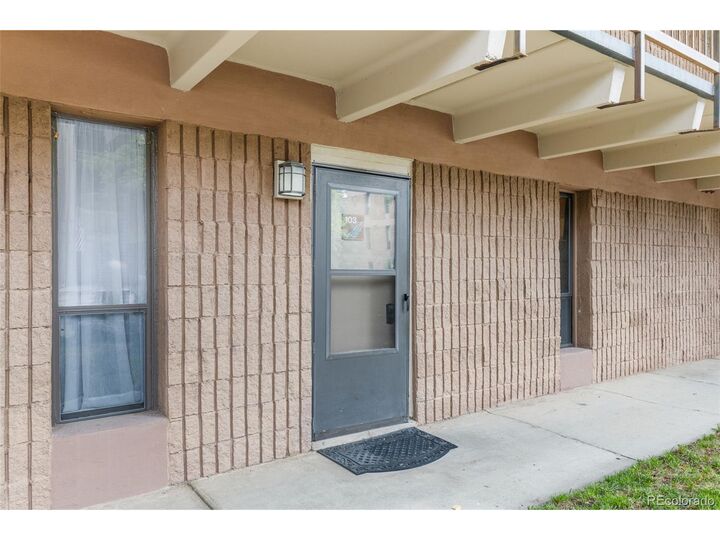 Property Photo:  