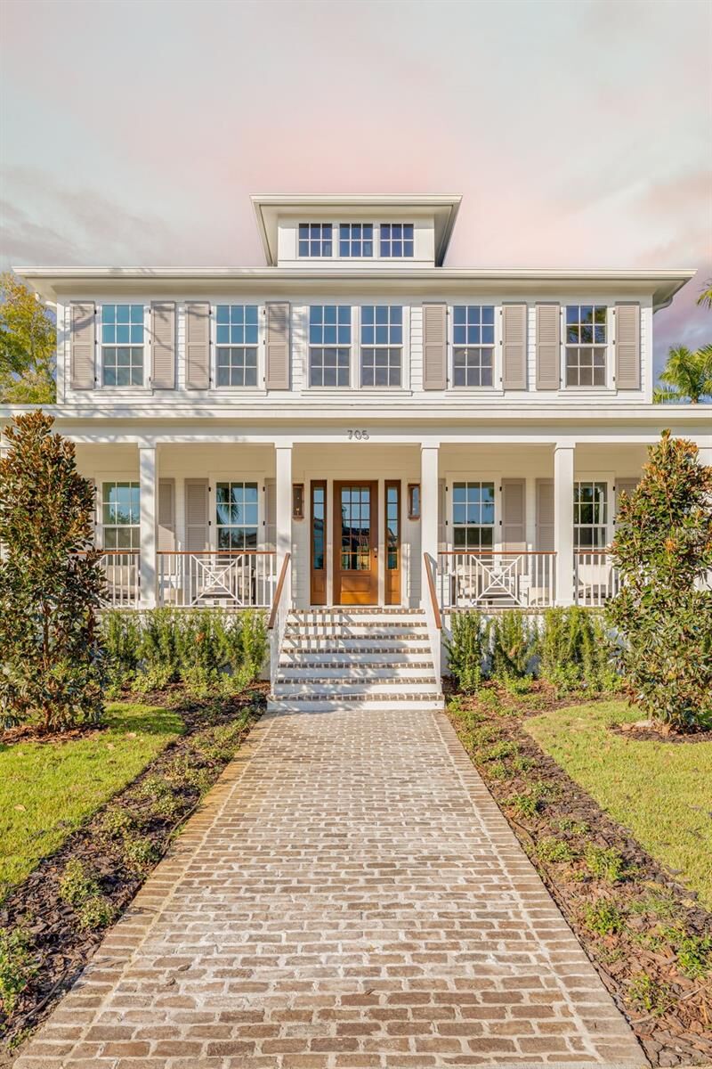 Property Photo:  705 17th Avenue NE  FL 33704 