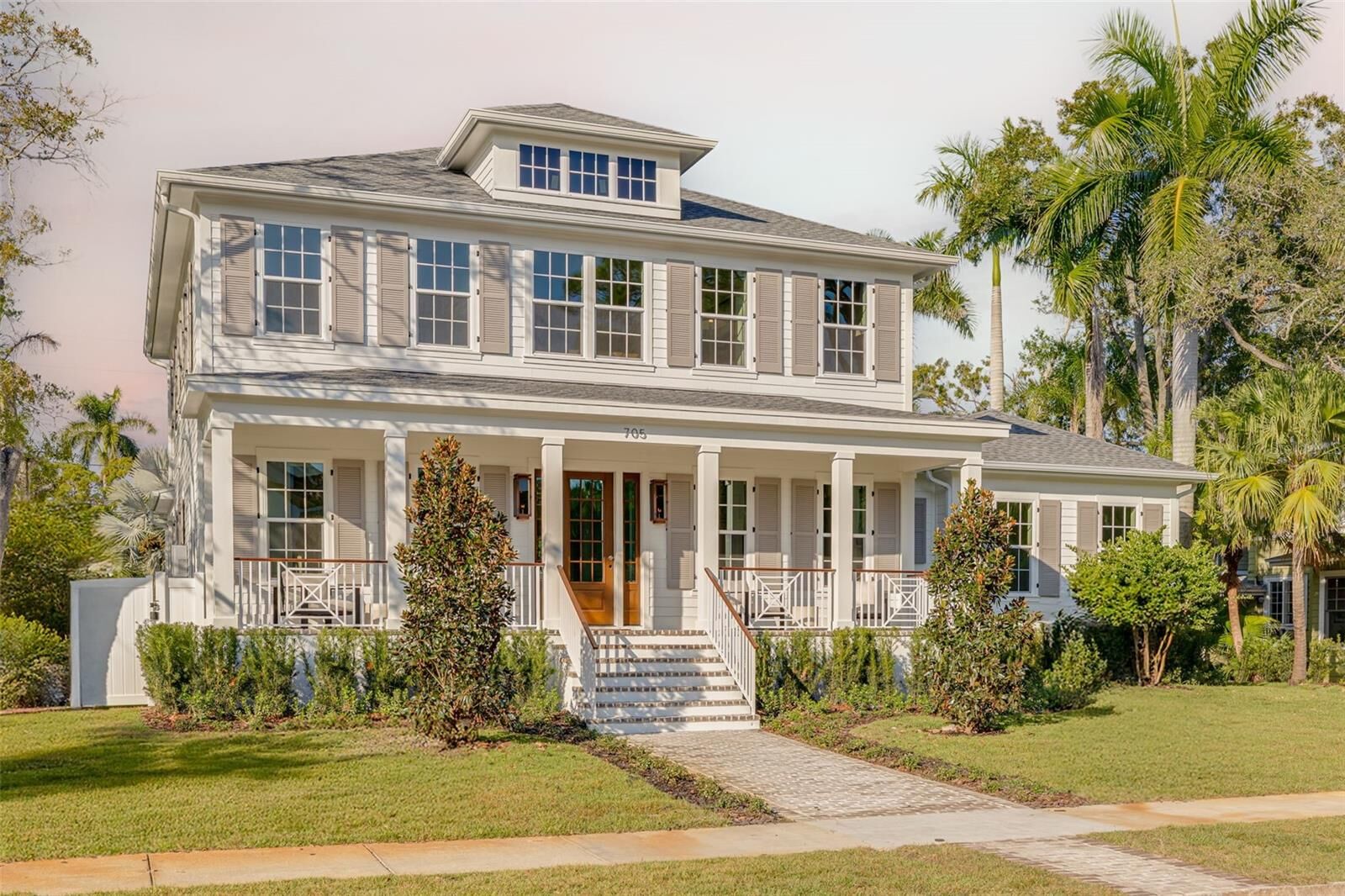 Property Photo:  705 17th Avenue NE  FL 33704 