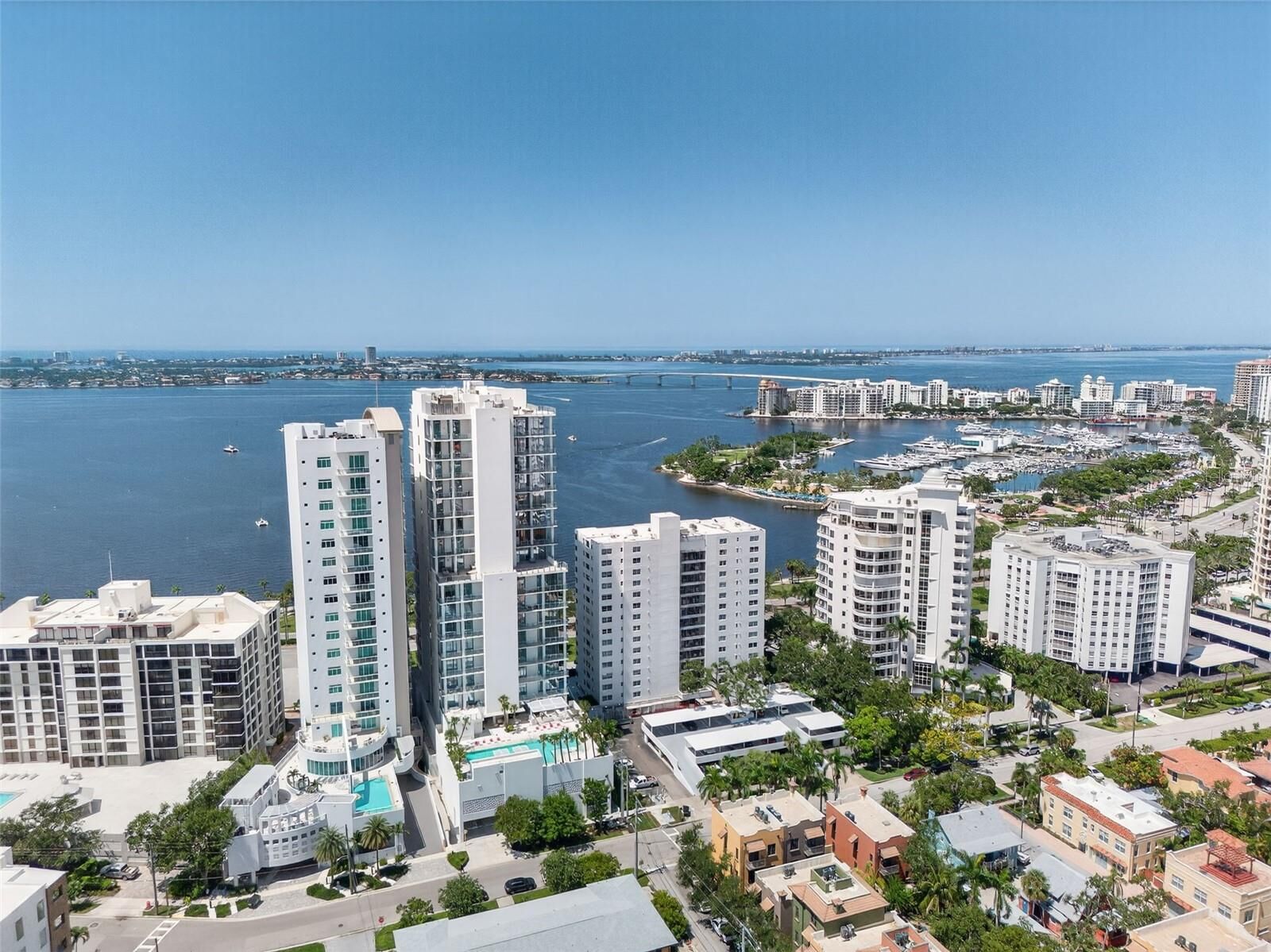 Property Photo: 605 S Gulfstream Avenue 5S FL 34236