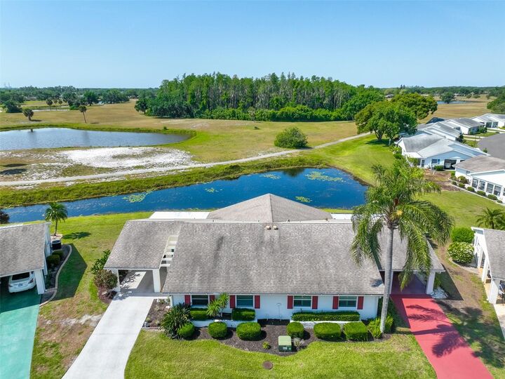 Property Photo: 218 Glenellen Place FL 33573