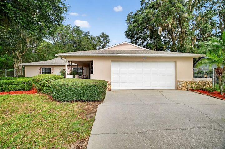 Property Photo: 13545 Devenshire Court FL 32735