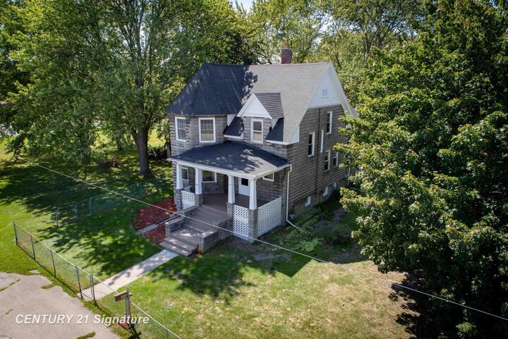 Property Photo: 300 S Columbian Street MI 48706