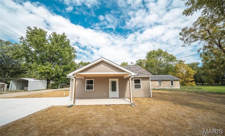 Property Photo: 94 S Carson Street MO 65559