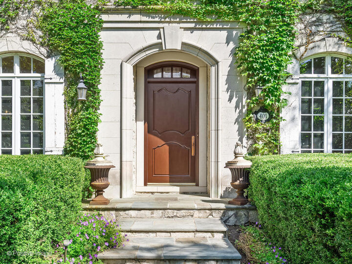 Property Photo:  401 Glendale Avenue  IL 60523 